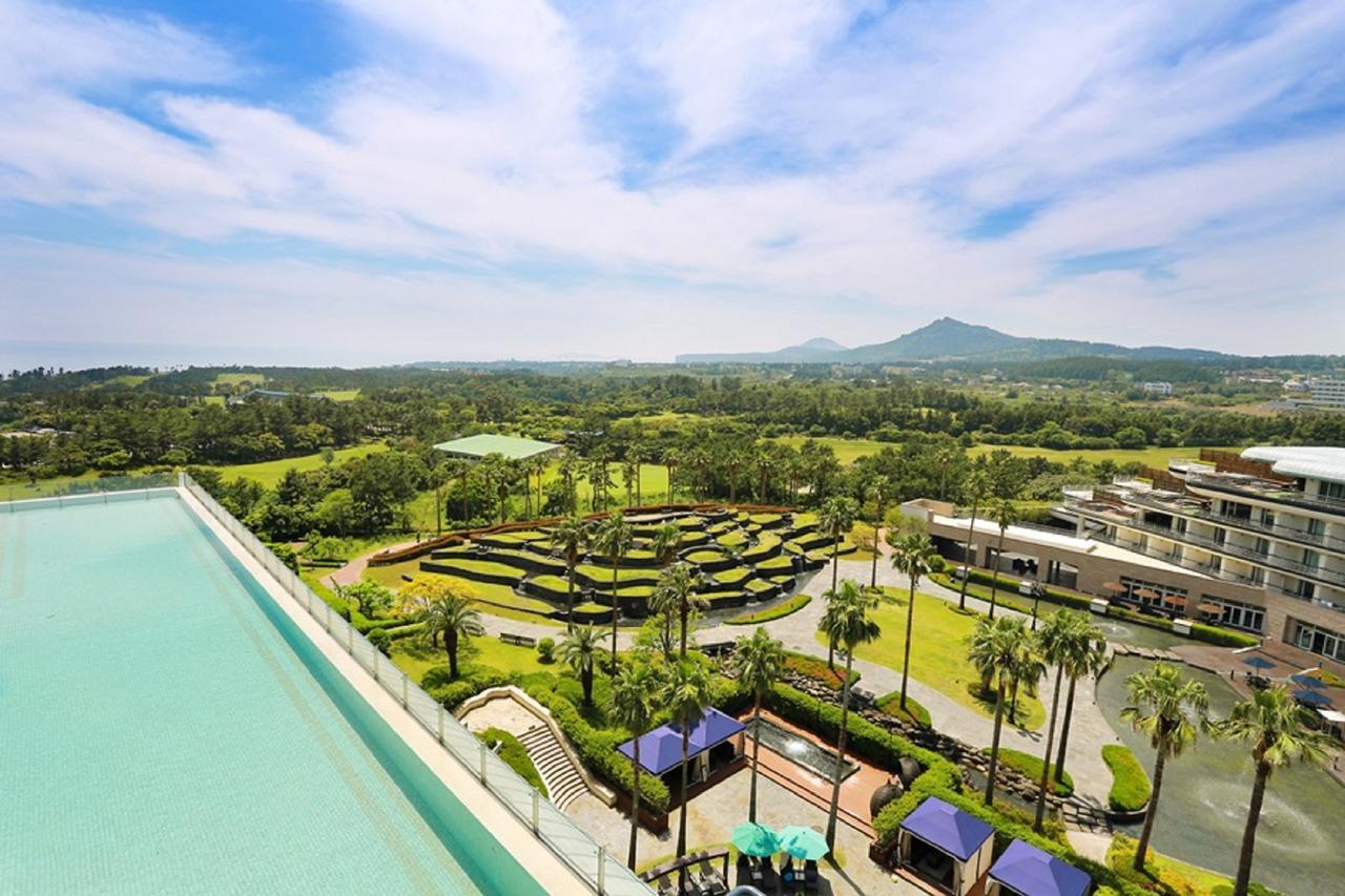 Kensington Jeju Hotel מראה חיצוני תמונה Skyline view of the golf course