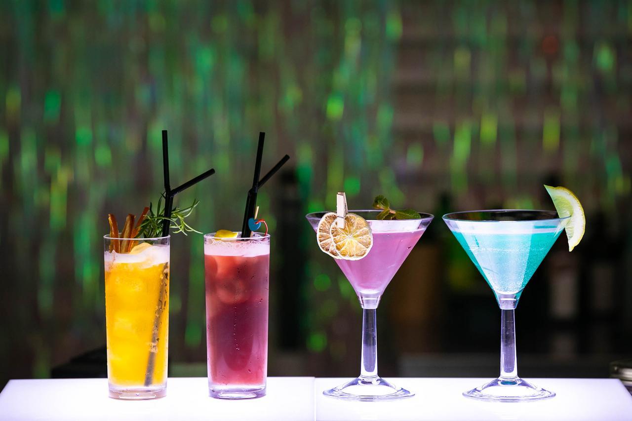 Kensington Jeju Hotel מראה חיצוני תמונה A selection of cocktails