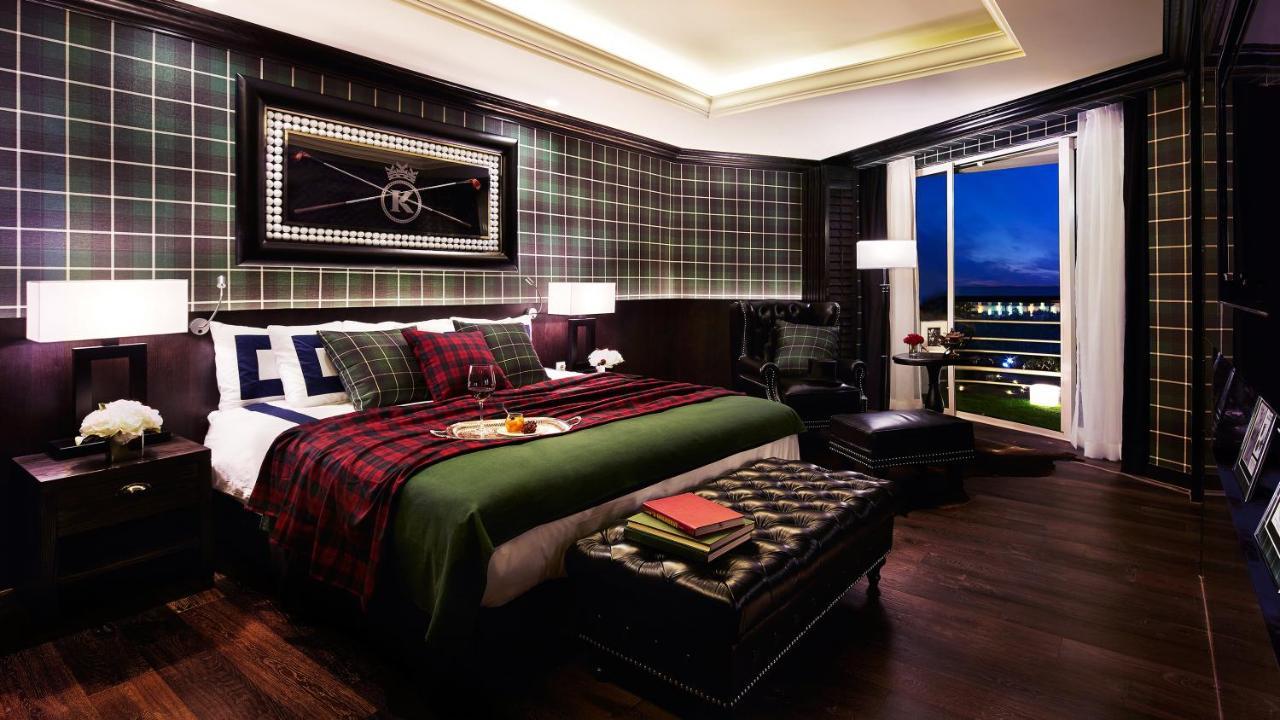 Kensington Jeju Hotel מראה חיצוני תמונה A bedroom at The Ivy Hotel